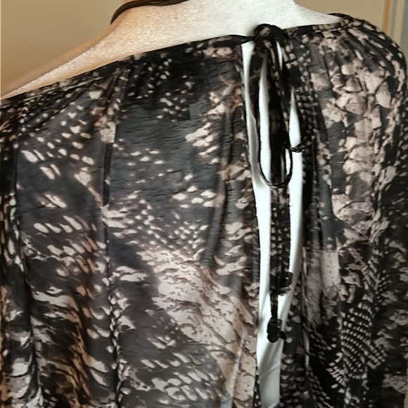i Jeans By Buffalo Women’s Sheer Mesh Python Print Open Back Peasant Bloouse - Picture 6 of 7